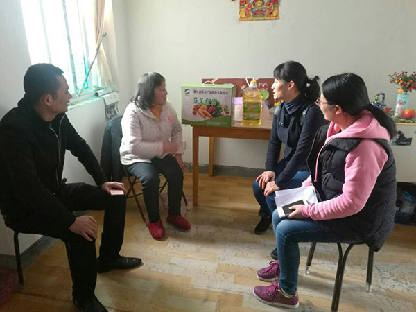 1498100216100494.jpg 201703党员自愿服务=慰问社区难题人民2.jpg