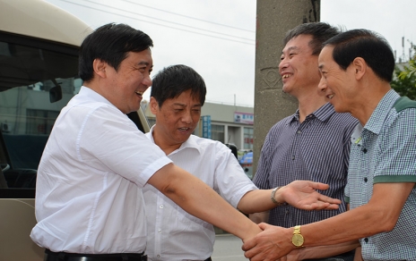 2012年8月,黄冈市委书记、人大主任李卫宁一行莅临公司视察领导